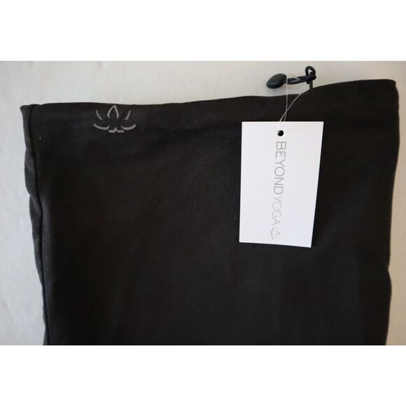 Beyond Yoga Women's One Size Black Lightweight Pocket Infinity Scarf - Picture 15 of 16